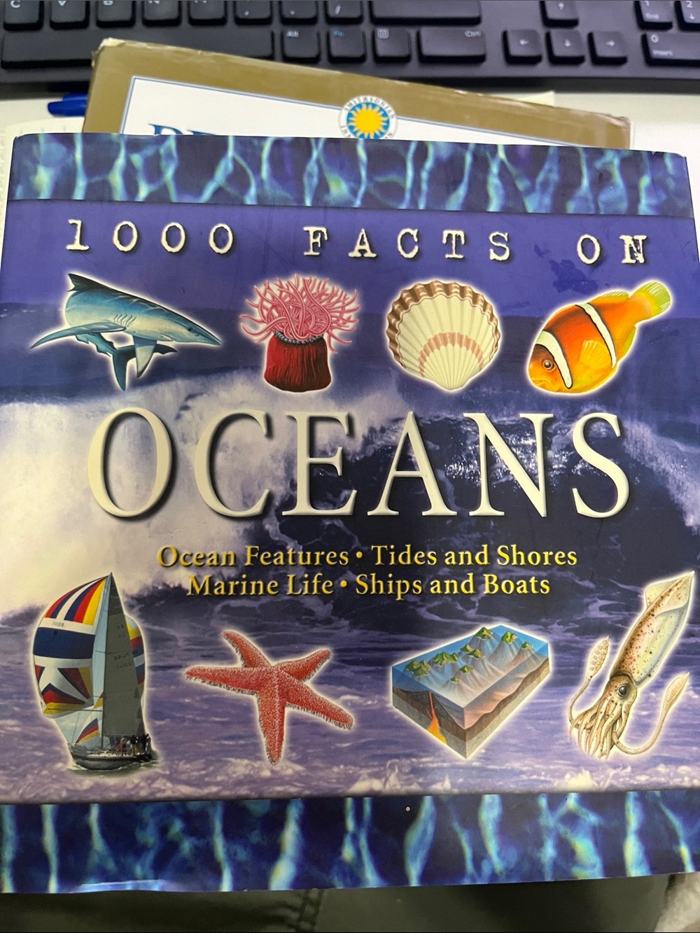 1000 Facts on Oceans - Blue Illustrated Hardcover Book